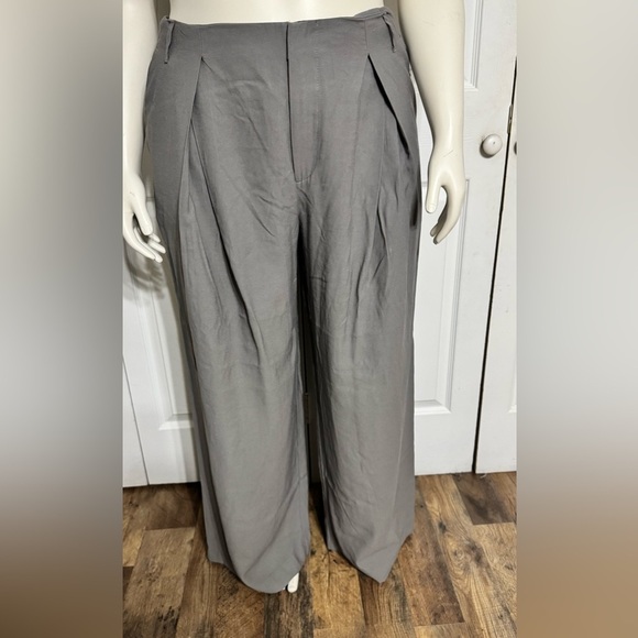 Women's High-Rise Wide Leg Pleated Front Trousers - a New Day Gray Size 16 R NWT - Picture 6 of 8